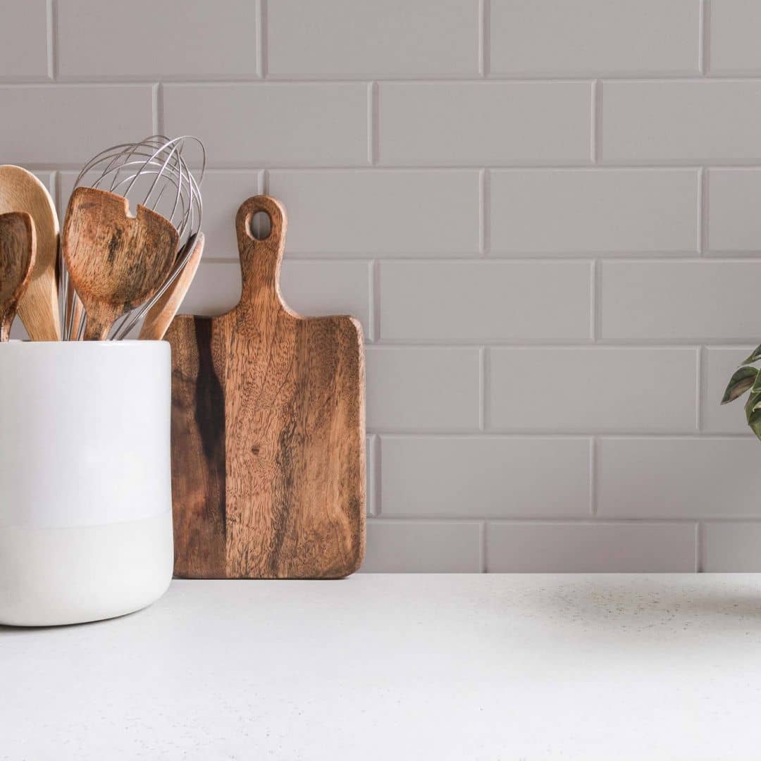 Kaeppel Grau Wandfarbe seidenmatt I Calm Clam | elegante, moderne Atmosphäre schaffend | THE COLOR KITCHEN Black Friday
