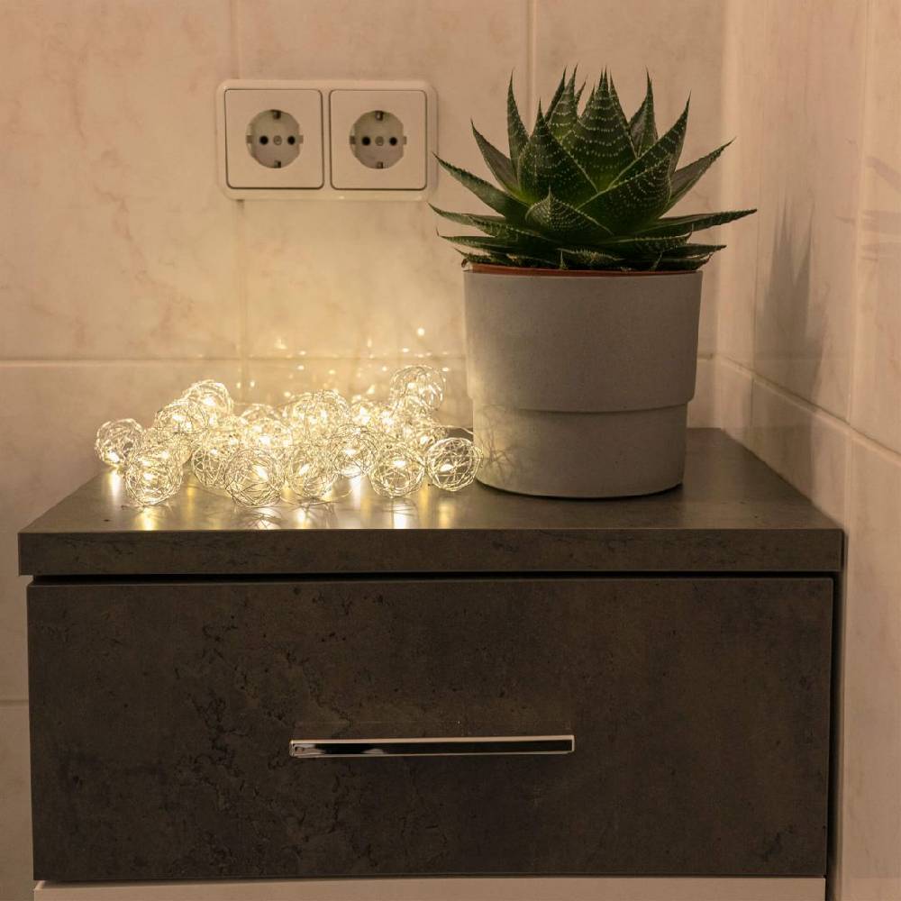 Kaeppel LED Lichterkette Drahtkugeln Silber 20-teilig Nur noch ein Tag übrig