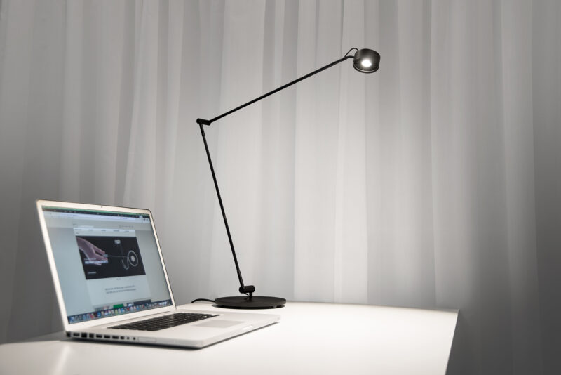 Radius Design BASICA SCHREIBTISCHLEUCHTE Zeitlich begrenztes Angebot